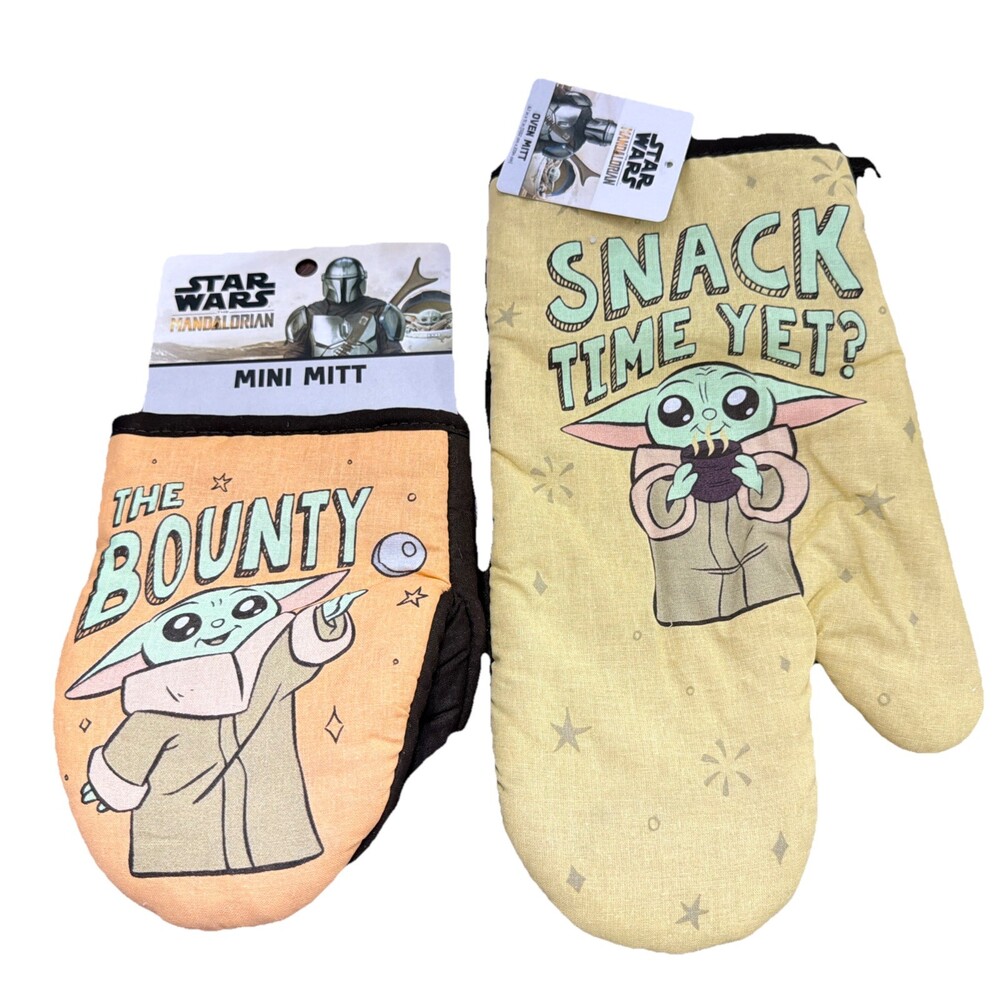 Disney Star Wars Oven mitt set NWT baby yoda Kitchen Decoration Mandalorian